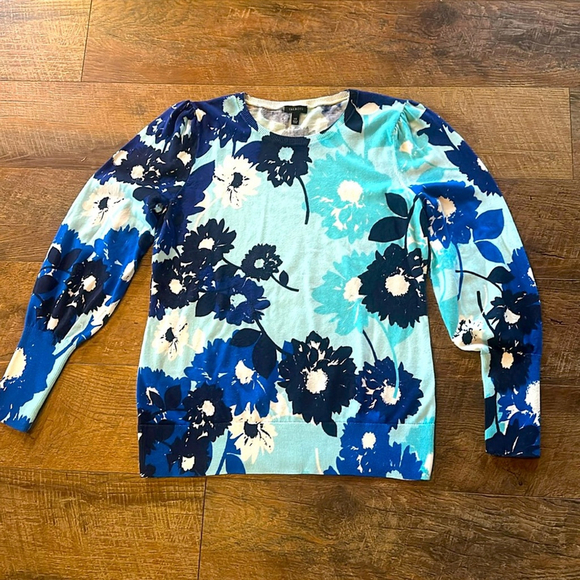 LIKE NEW BEAUTIFUL TALBOTS BRAND BLUE FLORAL SIZE XS - Picture 1 of 7